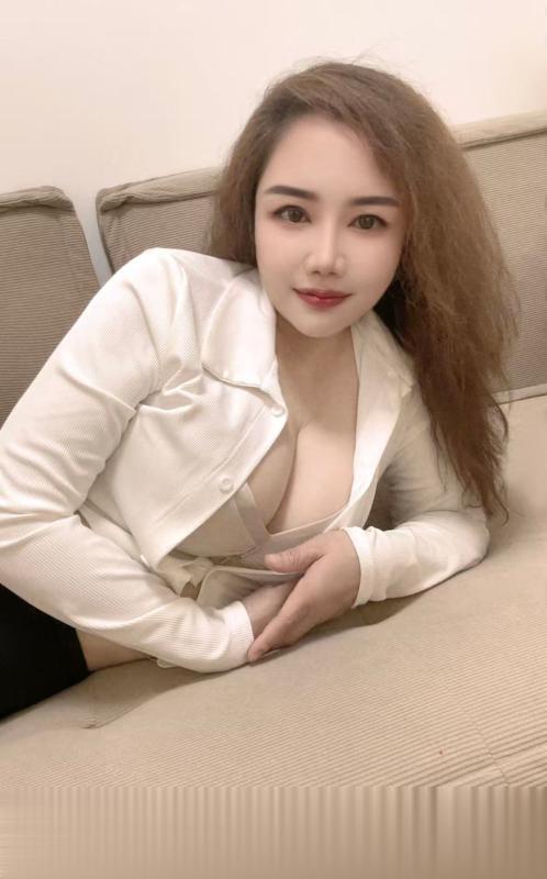 爆乳风骚少妇
