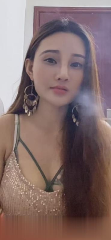 本地小骚货.
