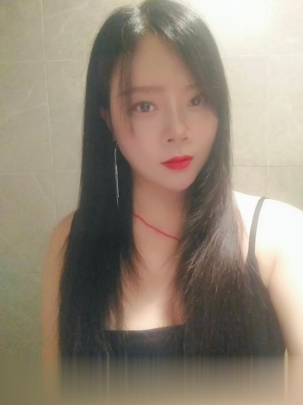 性价比很高的大胸妹子