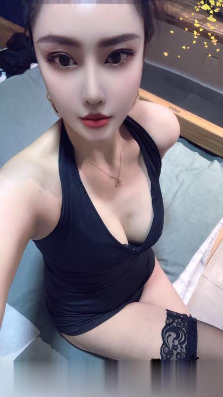 圆润挺翘小姐姐