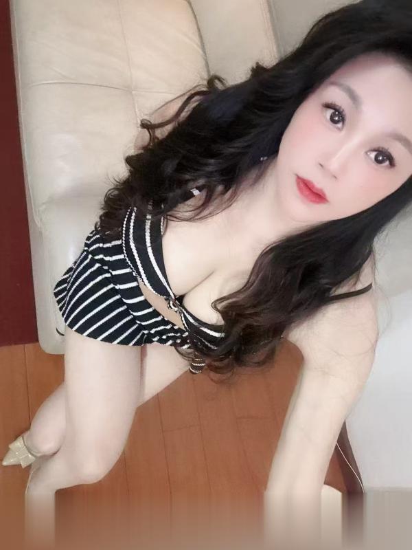 南坪万达黑丝少妇