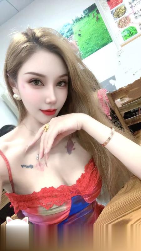 颜值身材很棒的小姐姐